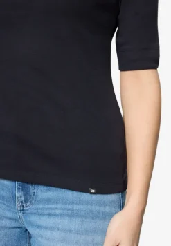 Basic Shirt mit U-Boot-Ausschnitt