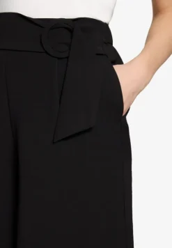 Bermuda-Shorts mit Gürtel