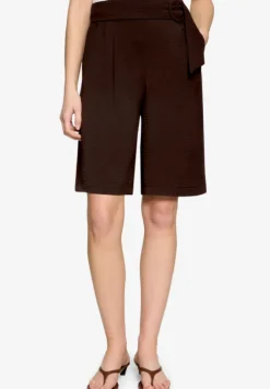 Bermuda-Shorts mit Gürtel