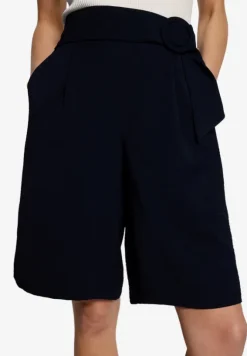 Bermuda-Shorts mit Gürtel
