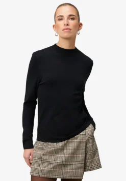 Feinstrickpullover mit hohem Kragen