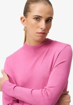 Feinstrickpullover mit hohem Kragen