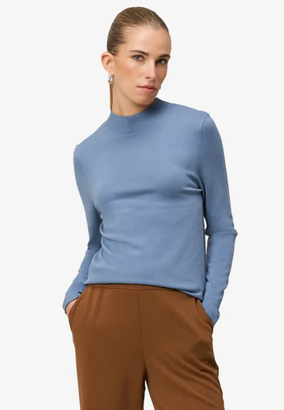 Feinstrickpullover mit hohem Kragen