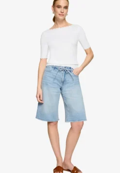 Halbarm-Shirt mit U-Boot-Ausschnitt