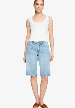 Top mit floraler Spitze