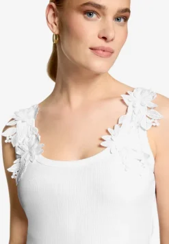 Top mit floraler Spitze